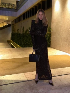 Do i suit black or red better which will look better on me