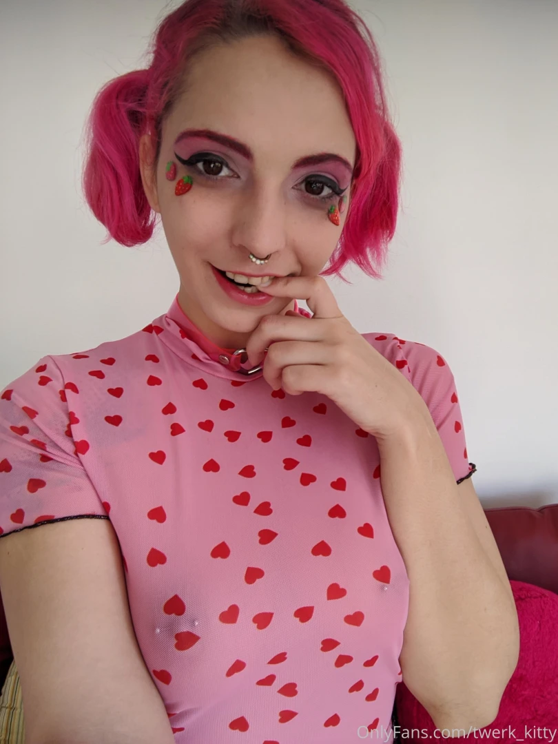 This pink shirt you can take if off 