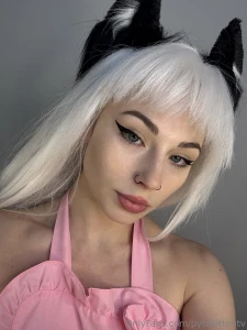 Every glance is a little invitation to my dms btw