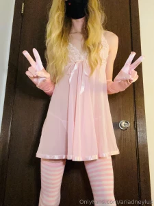 New pretty pink gloves for your pretty pink princess subscribe to part 3