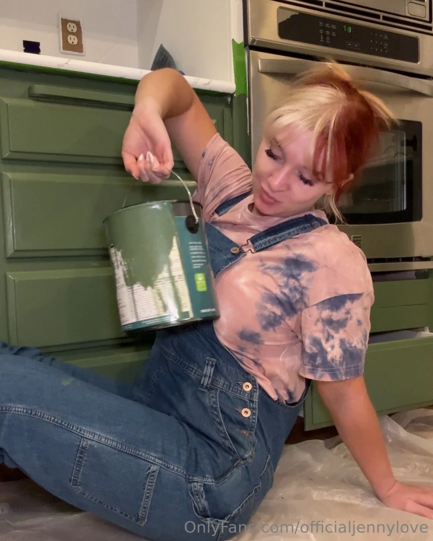 Hey welcome to my onlycans a good can of paint goes a looooong way part 1 