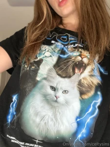 Today s a lazy day so i m spendin it behind the screen gaming chillin