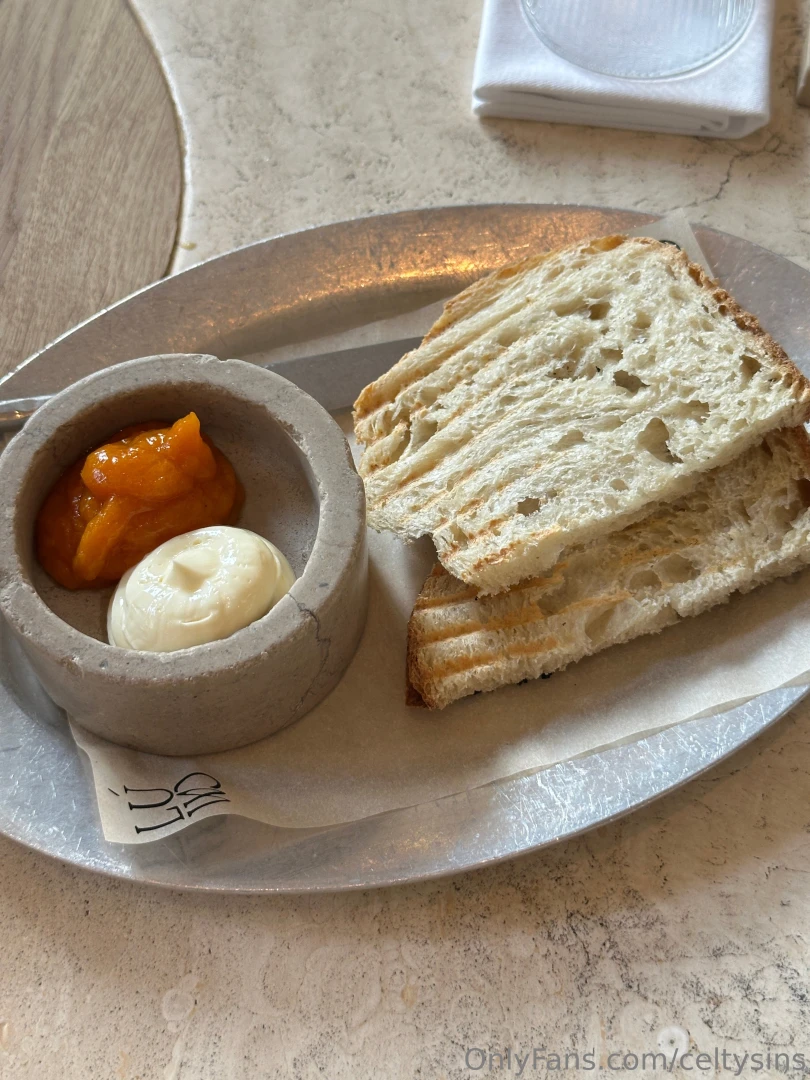 Yesterday my stretch coach buddy dragged me thru moscow s bar scene so 