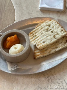 Yesterday my stretch coach buddy dragged me thru moscow s bar scene so