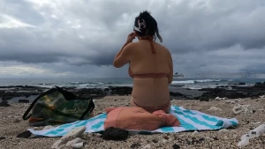 Hang out with me on beach of kona