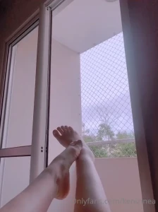 Feet and peace good morning baby do you like feet and thigh content