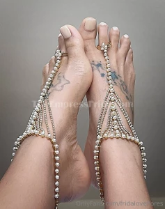 Feeling generous enjoy foot sluts