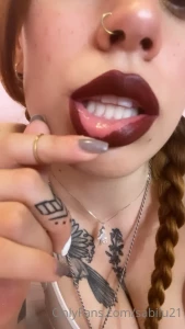 Y labios bord rico rico