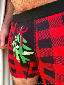 Does anyone still kiss under the mistletoe