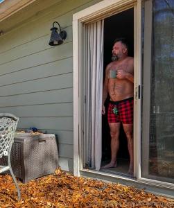 Does anyone still kiss under the mistletoe part 1