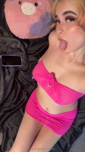 To see me take this off go to playwbunnyyxo and receive all pics amp