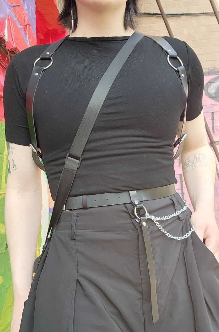 Love this top gives me pecs and enhances my grabbable waist 