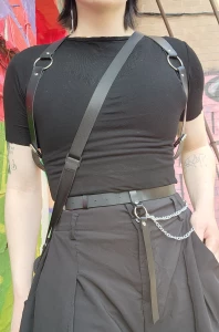 Love this top gives me pecs and enhances my grabbable waist