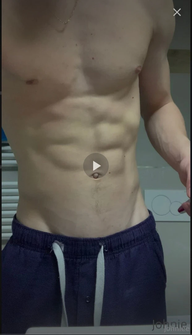 I love flexing muscles 