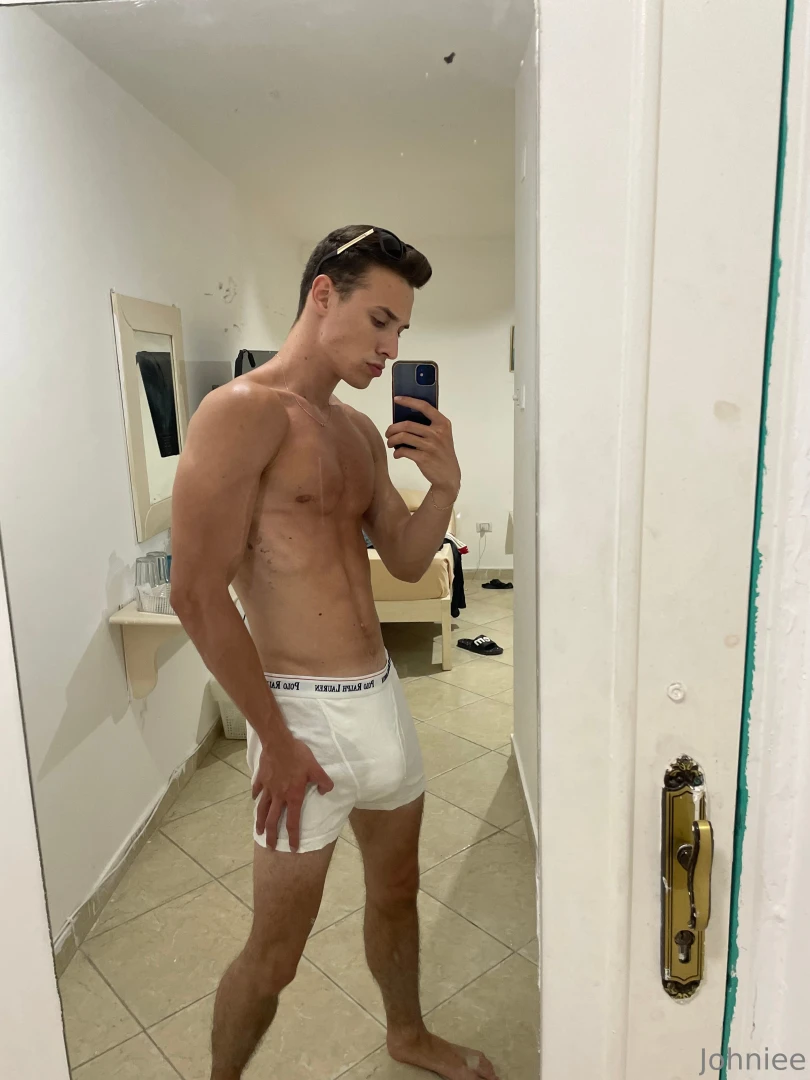 Come here bby please 