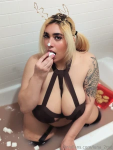 Hot cocoa bath part 1