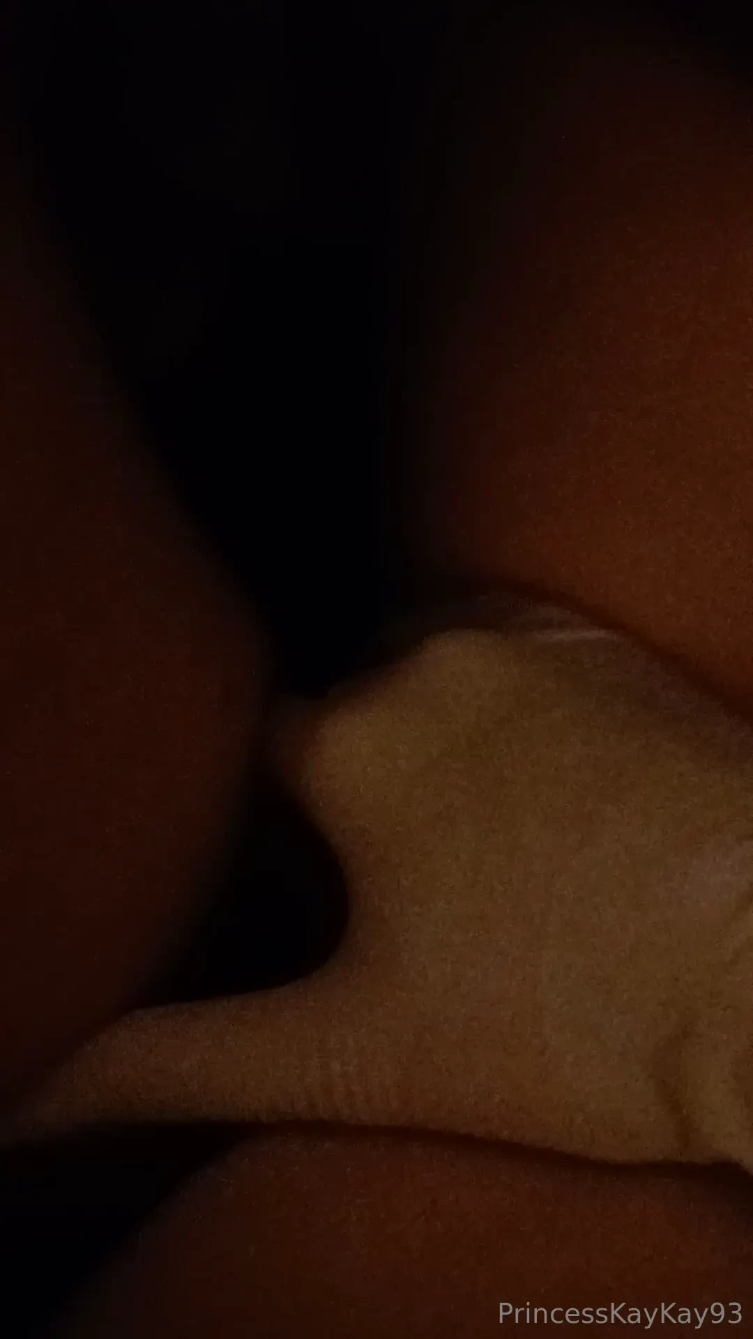 It s like 1am and i m supposed to be sleeping but the gloves are too 