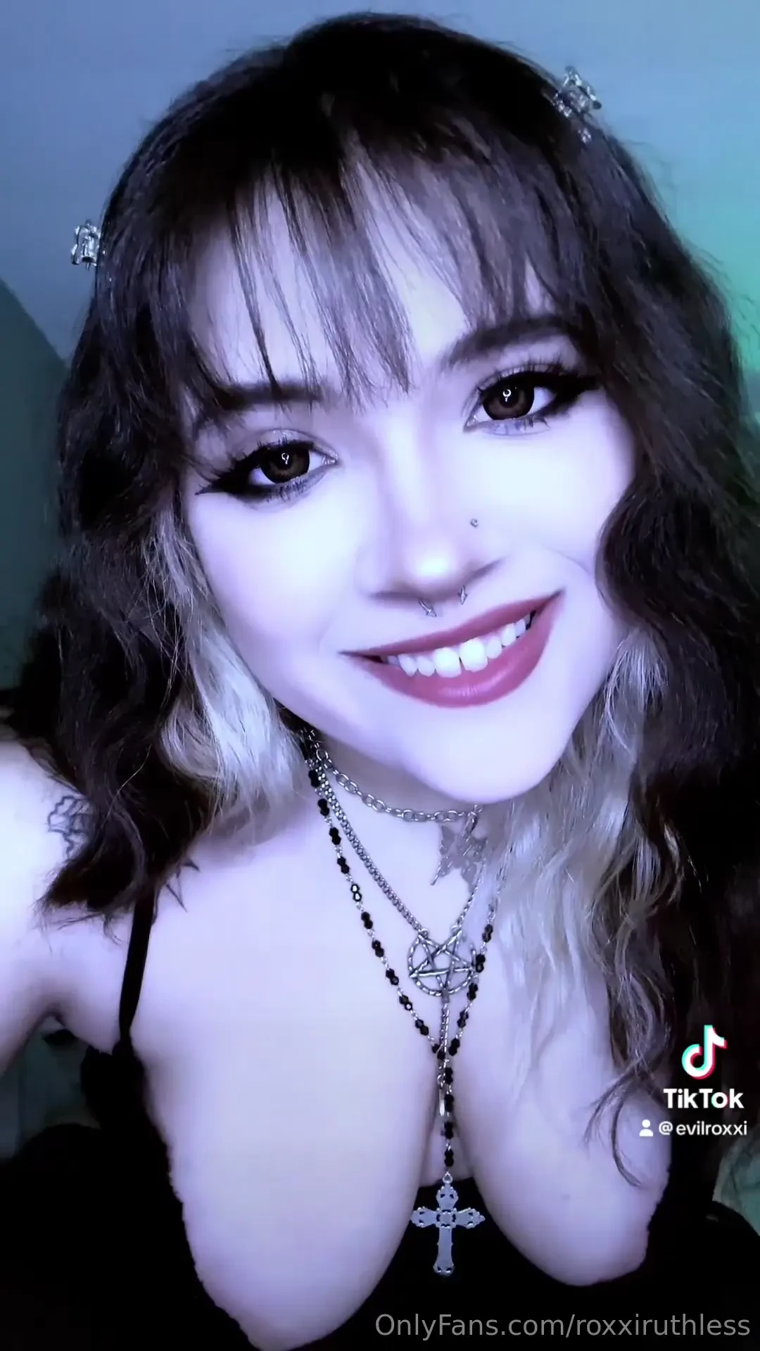 Ur parasocial cyber e-whore gf loves making strangers spurt for her 