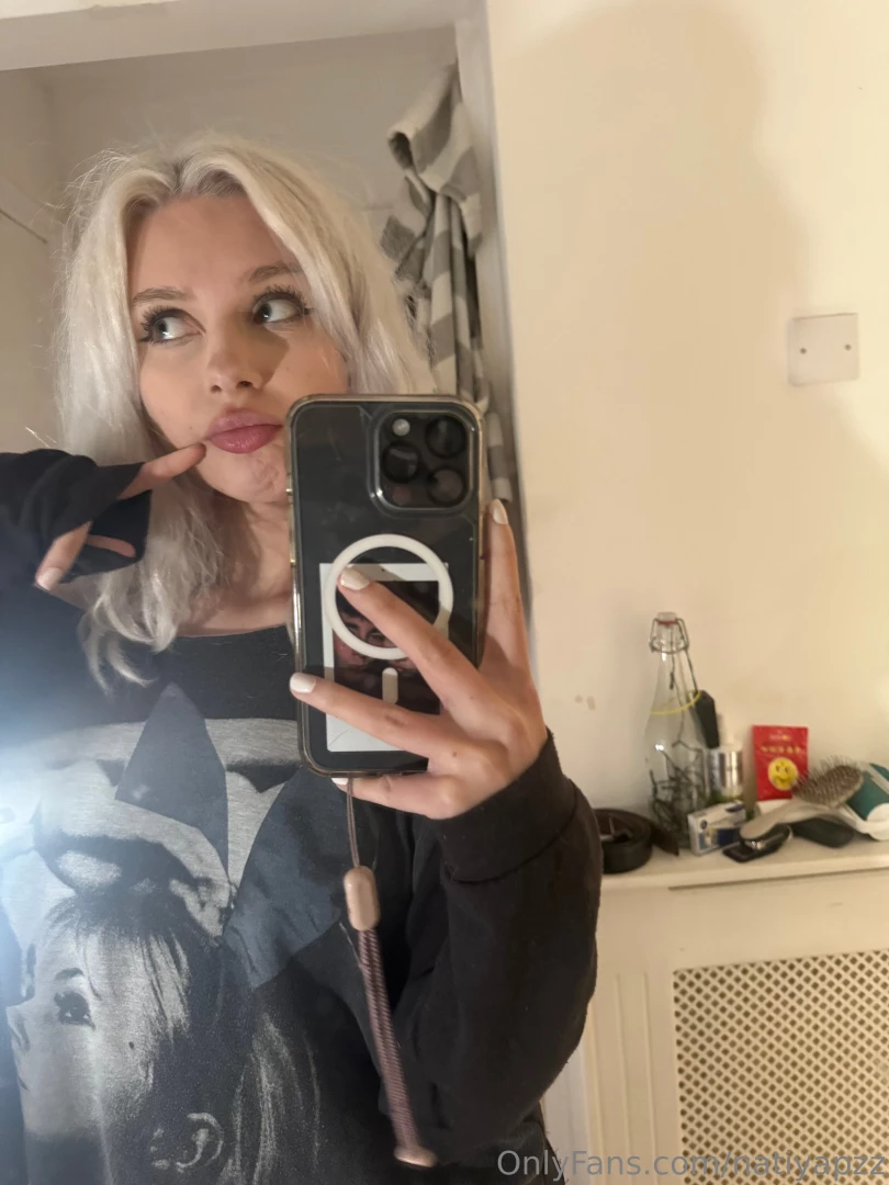 Live on twitch if you wanna come say hi https m twitch tv natiyapz 
