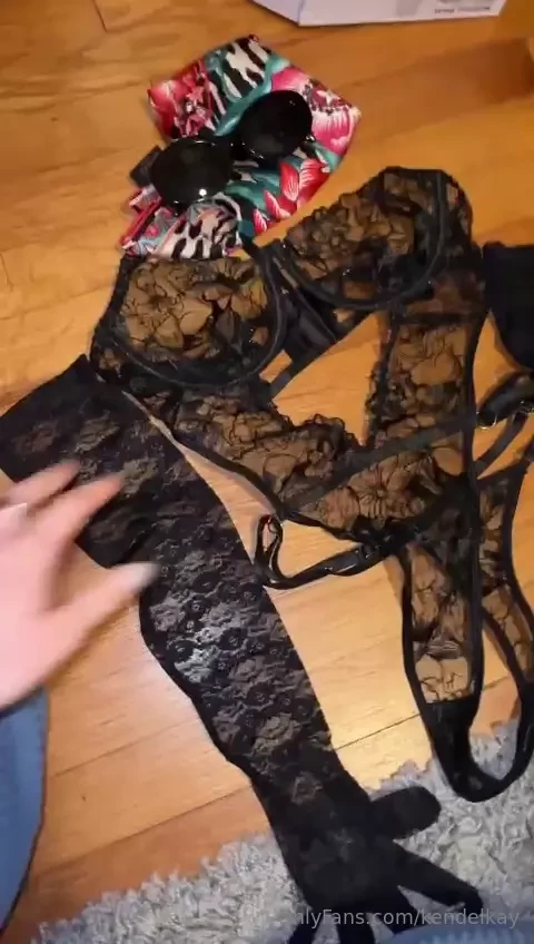 Hey babe are you ready to see me take this off dm your custom request 