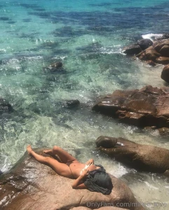 Rocks under me sun overhead - perfect day part 1