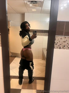 Pull these to the side on my lunch break bae