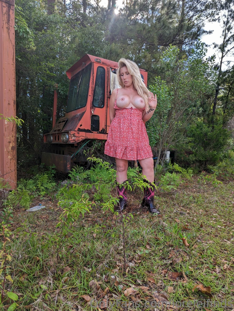 Stand beside my truck and watch me get myself off i am wearing a cute 