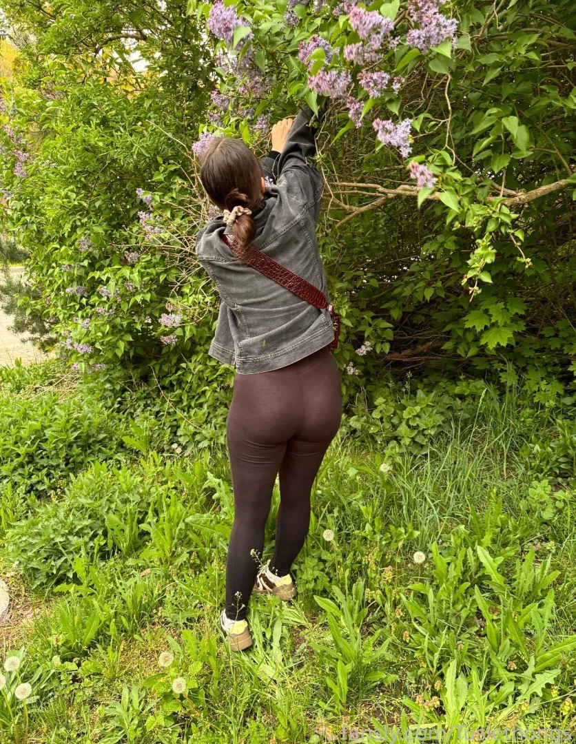 318601398545555456 part 1 