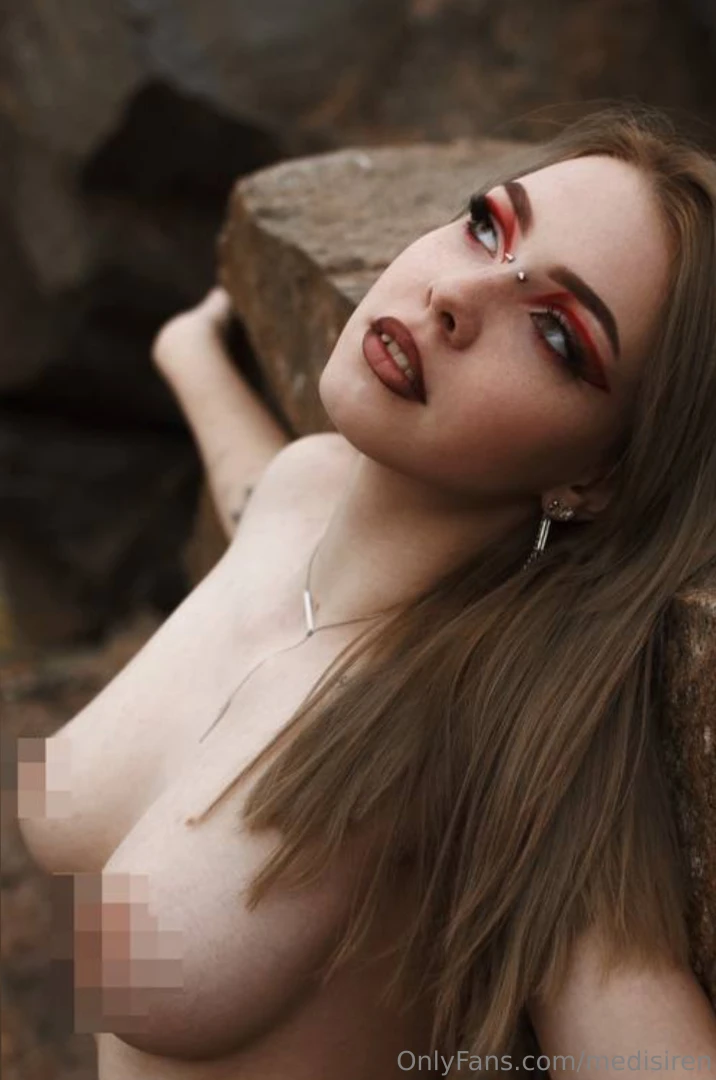 This photo is from one of my photo shoots before i really like this 