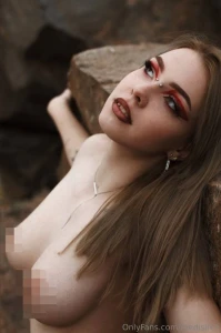 This photo is from one of my photo shoots before i really like this