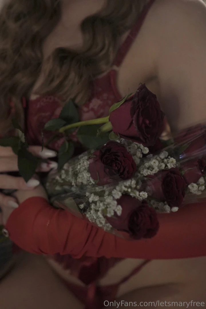 I saved this rose for you come get itttt letsmary 