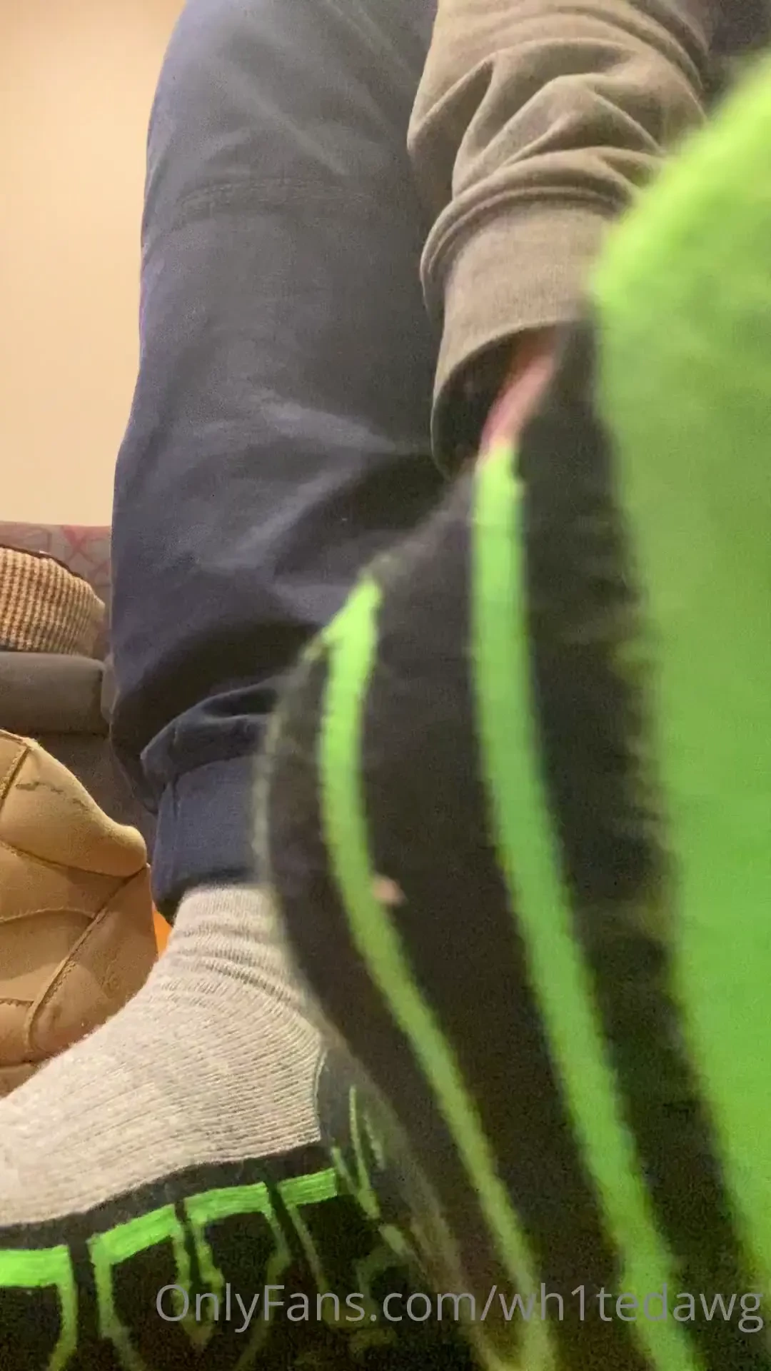 Kicking off my boots and showing ya my fxd smelly socks 