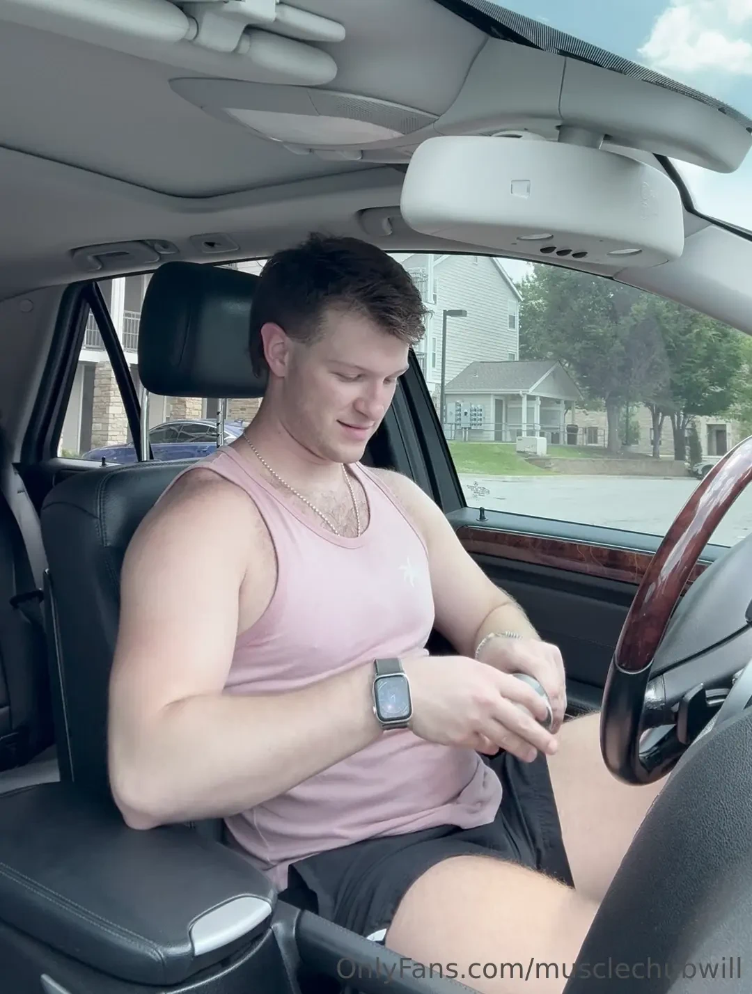 Upperbod chug hot asf outside 