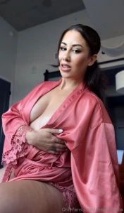 Let s just say i m in the mood for something fun dm me now