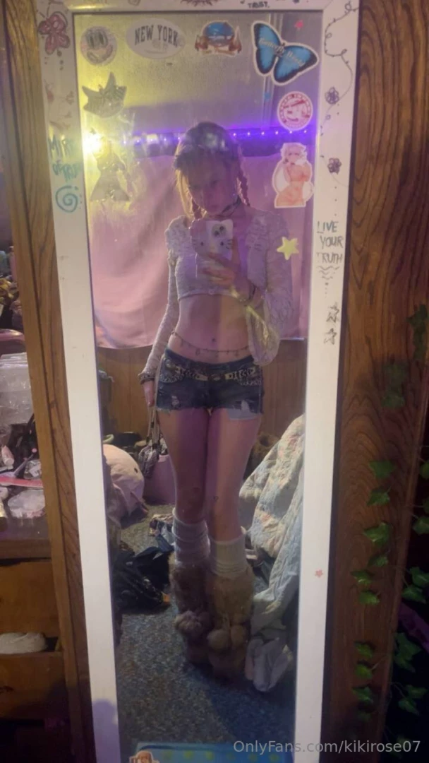 Dirty mirror just like my soul 