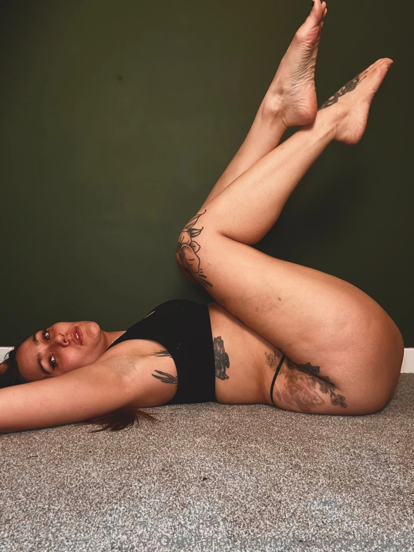 Pretty leg shapes yes i suck at captions you re probably not even 