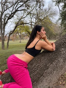 Come take a walk w me