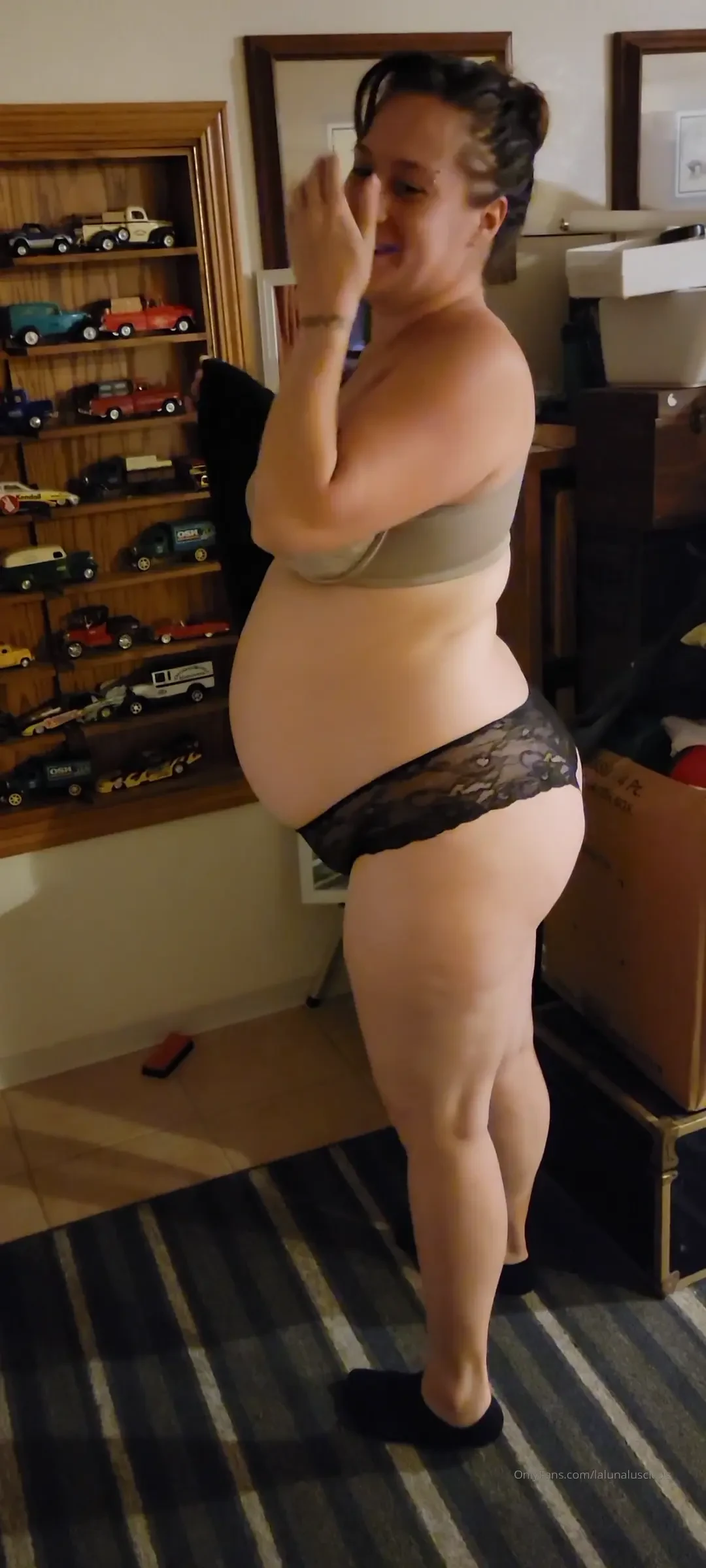 Milf ass shaking for you let me know if you want customs 