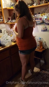 Candid kitchen and twerk pregnant part 1