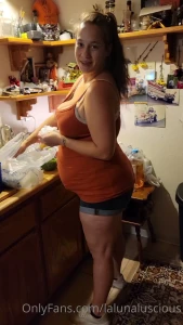 Candid kitchen and twerk pregnant