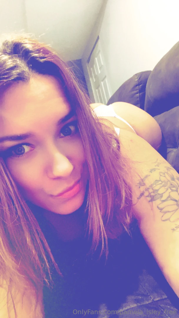 Should i sneak some free nudes on my wall here show me you wanna see 