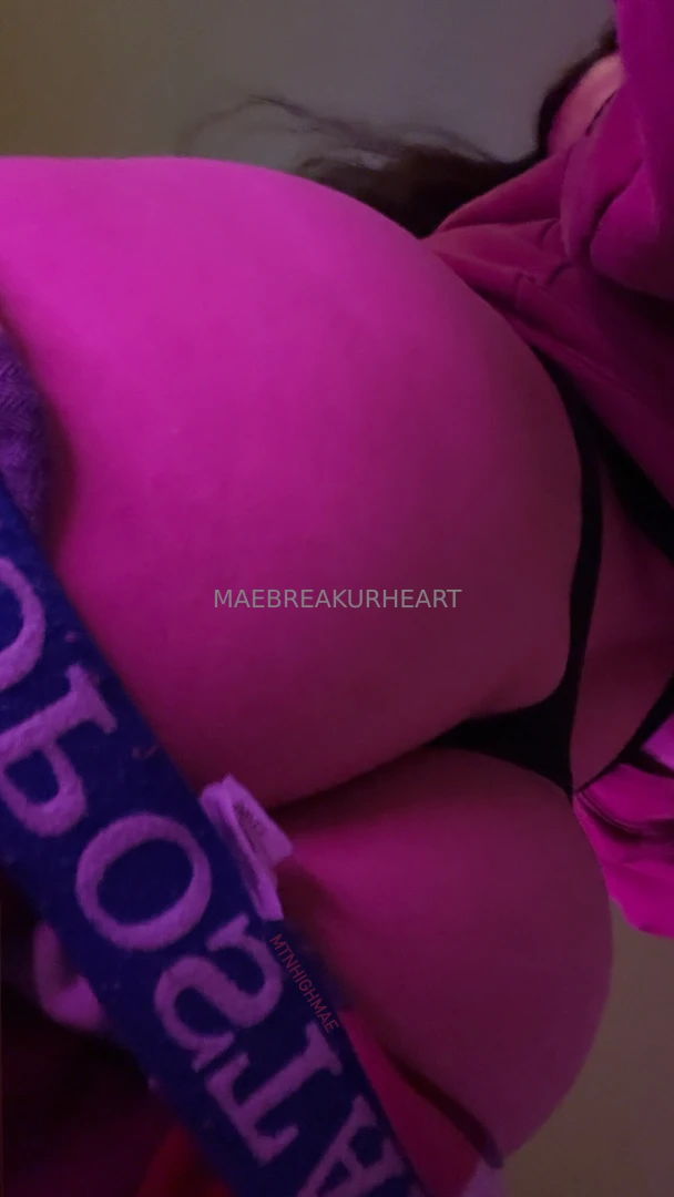 Booty in some plaid pants part 1 