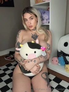 Click to see what s behind this squishmellow