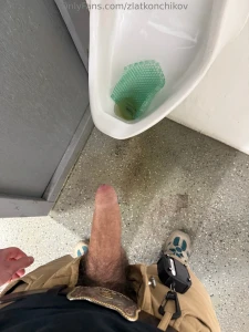 Horny in wearhouse restroom i need a head