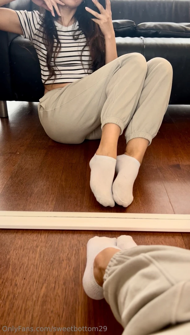 For all my white ankle socks lovers 