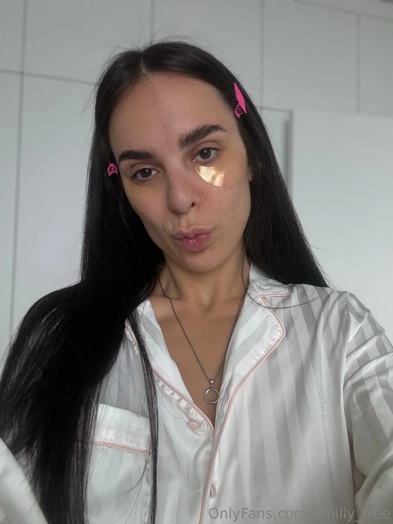 The sunlight glides across my skin and the air smells of spring i just 