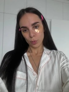 The sunlight glides across my skin and the air smells of spring i just