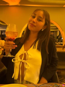 Domingo por la noche cenita rica algo dulce y yo recargando energ a