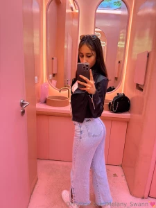 Aca en modo casual pensando en t amor here in casual mode thinking of