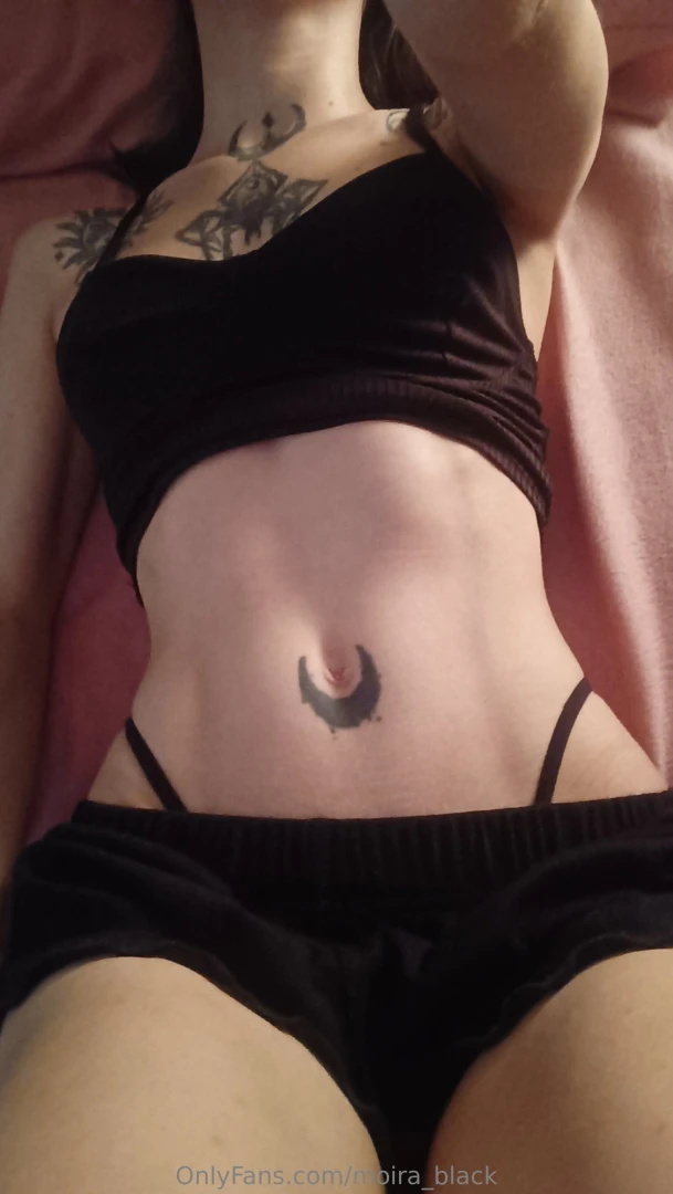 Quieres verme sin el top entra al premium si te atreves moira_black 